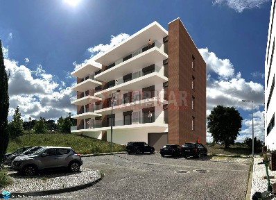 Apartamento T4 à venda na Rua José Gomes Pita, 13