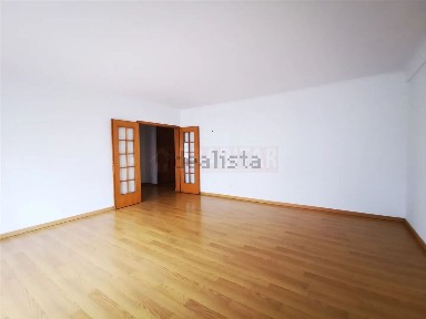 Apartamento T3 à venda na Rua Arménio Ramos de Carvalho