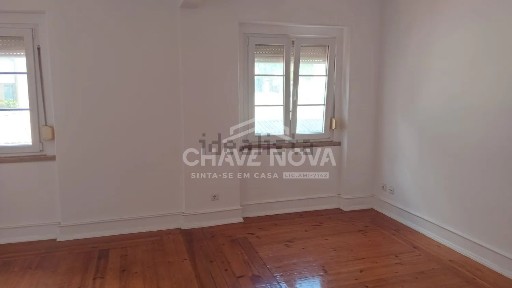 Arrendamento de apartamento T3 na Avenida 5 de Outubro, 259