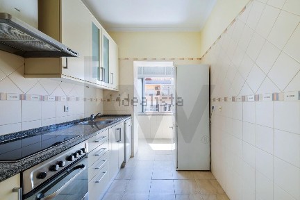 Arrendamento de apartamento T2 na Rua Alegre s/n