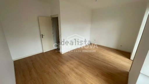Arrendamento de apartamento T3 na Rua António Enes