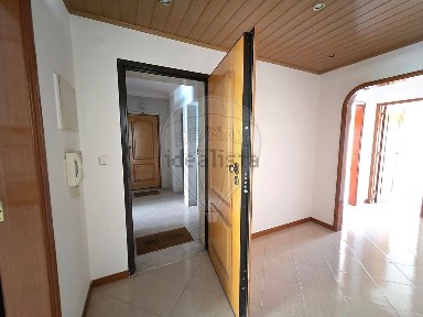 Arrendamento de apartamento T3 na Rua Maria Carlota de Oliveira