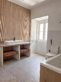 Arrendamento de apartamento T2 na Rua de São Nicolau, 102