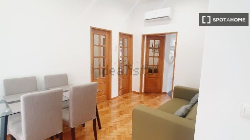 Arrendamento de apartamento T2 na Rua André Brun