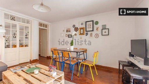 Arrendamento de apartamento T2 na Rua da Atalaia