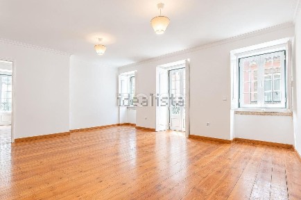 Apartamento T2 à venda na Rua do Diário de Notícias, 52