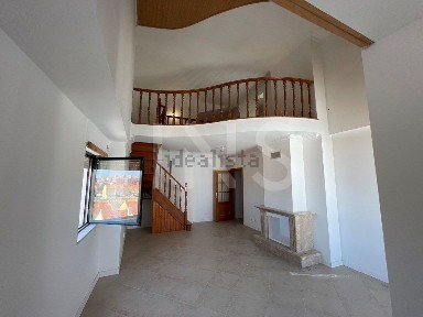 Apartamento T3 à venda na Rua Cidade de Faro
