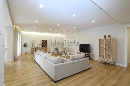 Apartamento T3 à venda na Rua António Variações