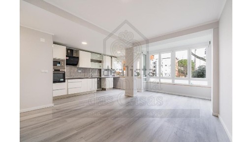 Apartamento T2 à venda na Rua António Sérgio s/n