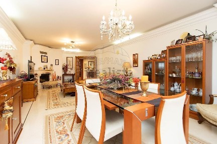 Apartamento T4 à venda na Rua das Rosas