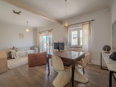 Apartamento T3 à venda na Rua de Campolide s/n