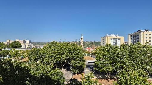 Apartamento T4 à venda em Santo António dos Cavaleiros e Frielas