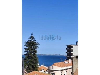 Apartamento T2 à venda na Rua do Vale de Santo António