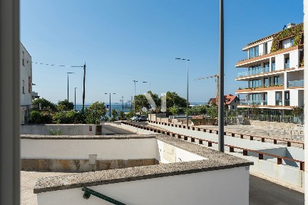 Apartamento T1 à venda na Avenida Marechal Carmona, 6