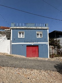 Moradia geminada à venda na Serra da Silveira Carenque