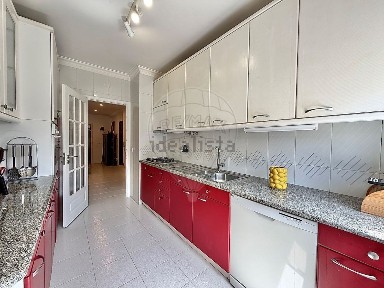 Apartamento T3 à venda na Avenida Primeira