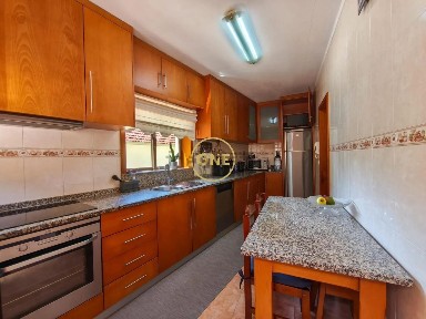 Apartamento T3 à venda na Rua Padre Domingos Joaquim Pereira