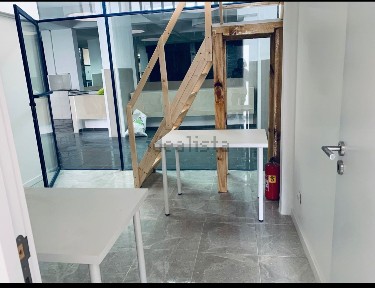 Arrendamento de espaço comercial na Rua Domingos Parente, 2477 b