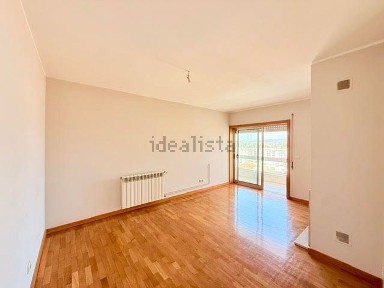 Apartamento T1 à venda na Rua Alberto Pimenta