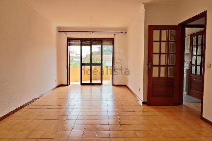 Apartamento T3 à venda na Avenida António Santos Leite