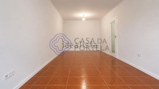 Apartamento T2 à venda na Rua Alberto Pinheiro Torres s/n