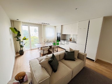 Apartamento T2 à venda na Praça do Marquês - Lima