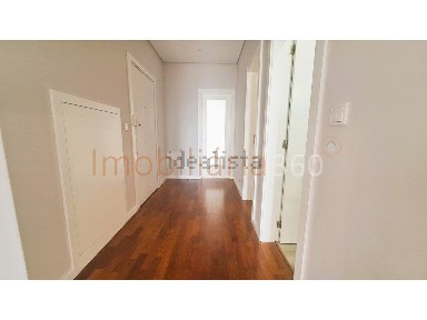 Apartamento T2 à venda na Rua de 5 de Outubro