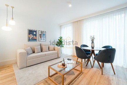 Apartamento T1 à venda em Aliados - Clérigos - Carlos Alberto