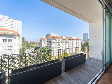 Apartamento T2 à venda na Rua Orfeão do Porto