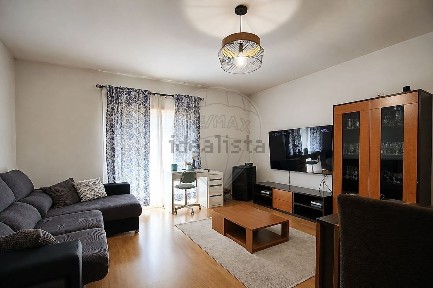 Apartamento T2 à venda na Estrada do Cabeço