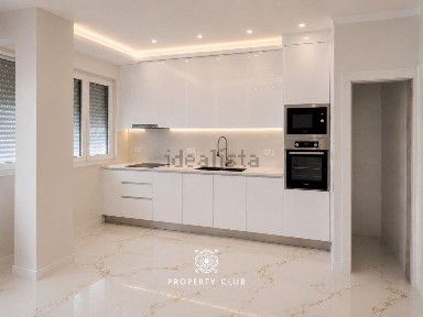 Apartamento T2 à venda na Rua Capitão Henrique Galvão