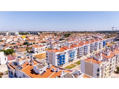 Apartamento T3 à venda na Avenida Rainha Santa Isabel