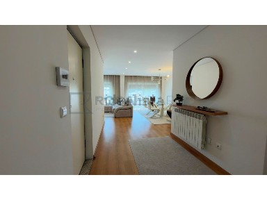 Apartamento T3 à venda no Centro de Oliveira de Azeméis