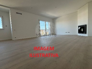 Apartamento T3 à venda na Avenida Cidade da Covilhã