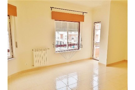 Arrendamento de apartamento T2 na Rua Augusto Rossini Marques