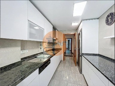 Apartamento T3 à venda na Rua de Angola