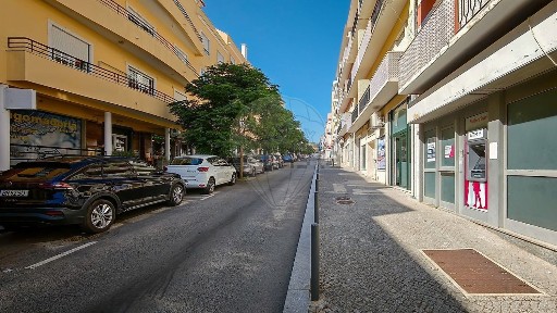 Apartamento T3 à venda na Avenida José Batista Antunes