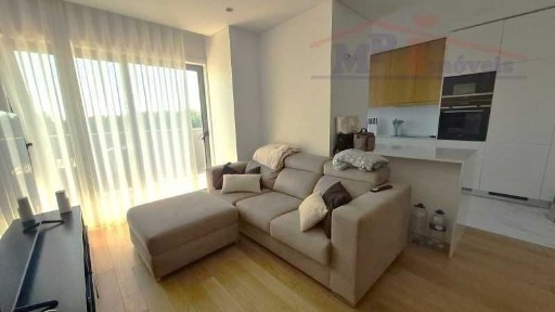 Excelente T1 c/box e com terraço