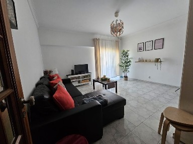 Odivelas-Arroja, junto colinas cruzeiro, T2 com grande arrecadação na cave