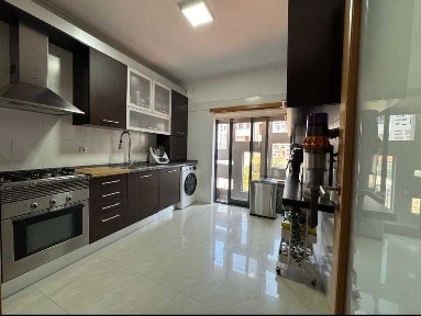 Apartamento T3 com bons acabamentos