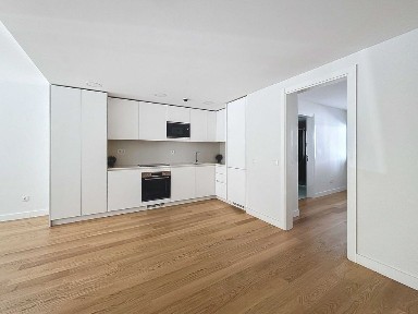 Espaçoso T1 em prédio de charme, Alcântara, Lisboa