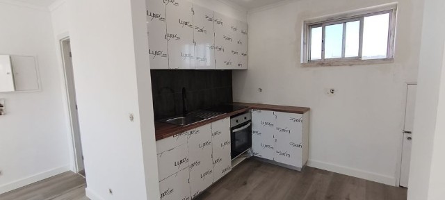 Vendo imóvel com 2 quartos situado no centro Alverca