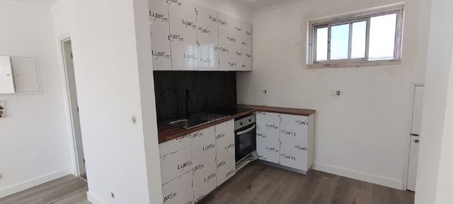 Vendo imóvel com 2 quartos situado no centro Alverca