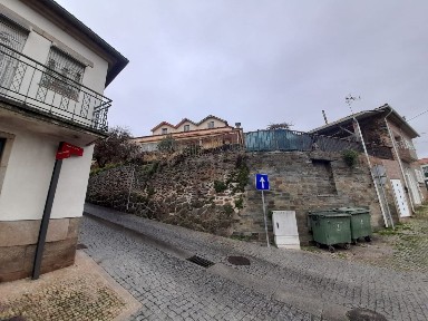 Moradia independente à venda em Alfândega da Fé