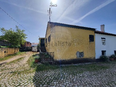 Santalha, Rua Principal