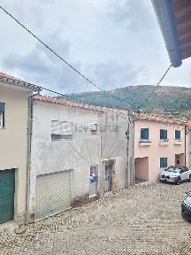 Moradia independente à venda na Rua dos Sapateiros