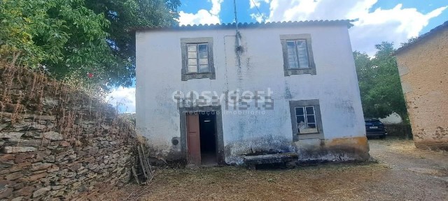 Moradia independente à venda em Vimioso