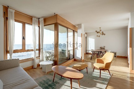 Arrendamento de apartamento T4 na Rua do Farol