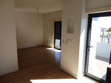 Arrendamento de apartamento T3 na Rua Professor Augusto Nobre