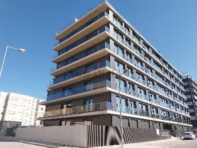 Arrendamento de apartamento T0 na Rua Atriz Alda Rodrigues, 321